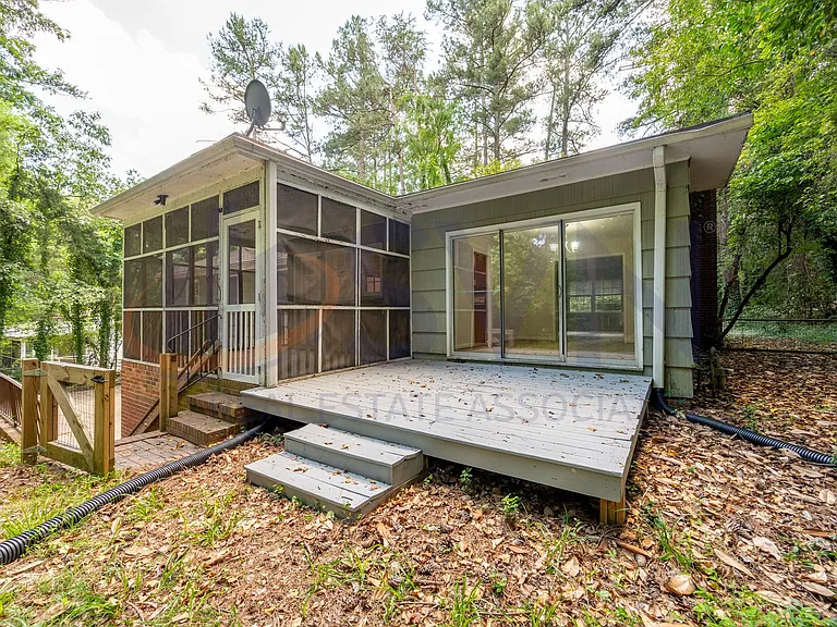 406 N Estes Dr — Photo 9