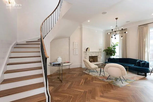 Sold by Sotheby's International Realty | media 3