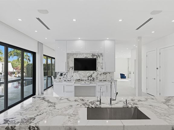 5th image of 1517 SE 12th Court