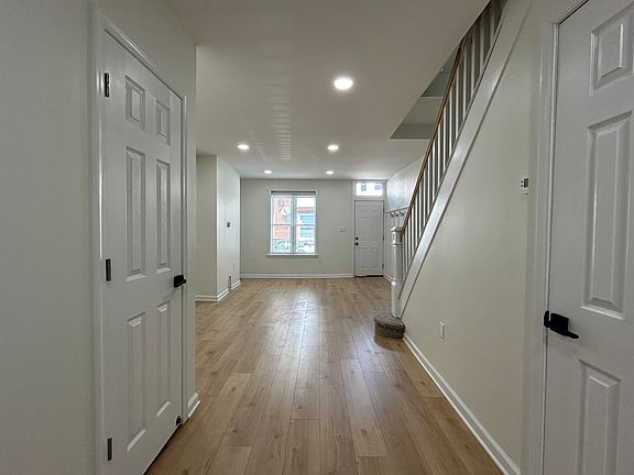 5th image of 2054 Mercy St