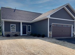 445 Anjali Ct, Sycamore, IL 60178