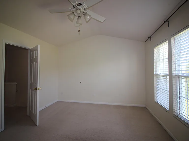 104 Hickory Meadow Cir — Photo 7