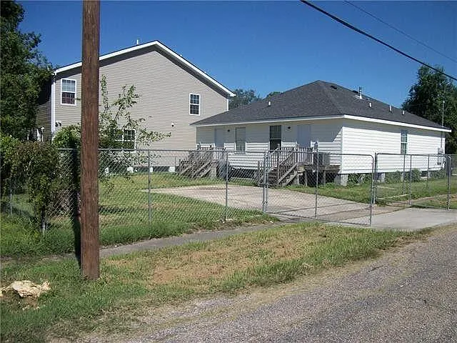 4900 Pecan St — Photo 3