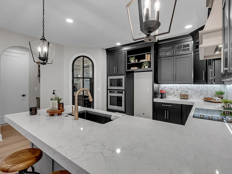 2142 E Beaumont St — Photo 14