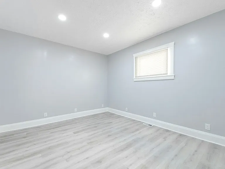 3317 Virginia Ave — Photo 12