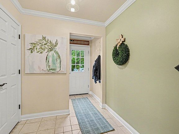 4th image of 5342 Country Club Ln