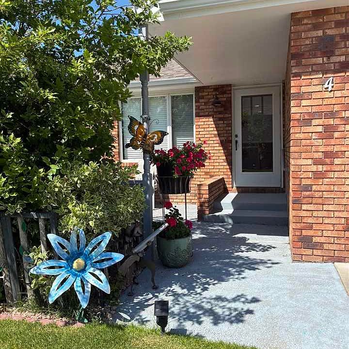 1st image of 4 Brentwood Ct