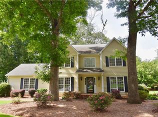 2371 Meadowglen Trl, Snellville, GA 30078
