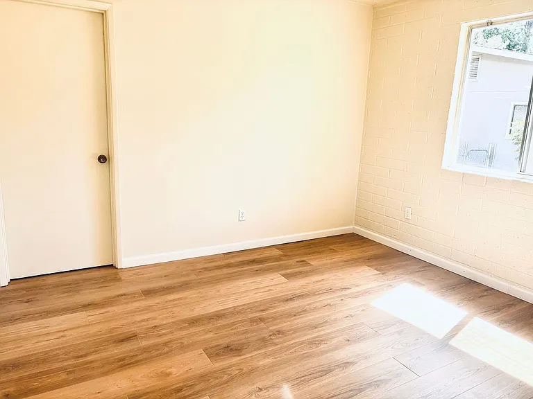 903 Green Ln — Photo 10