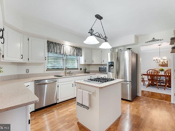 4th image of 6224 Sweetbriar Dr