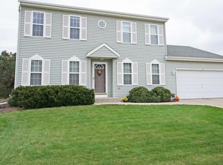 203 Shore Cir, Oconomowoc, WI 53066