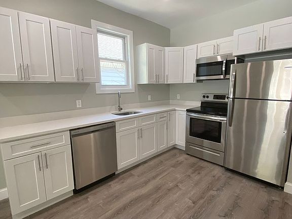 4th image of 80-82 Allen St N #2A