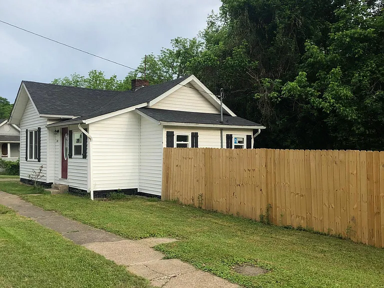 1521 Harvey Rd — Photo 4