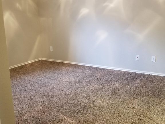 3rd image of 4015 Dry Creek Dr
