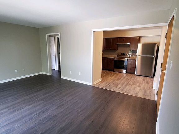 2nd image of 208 Flintridge Dr APT 11
