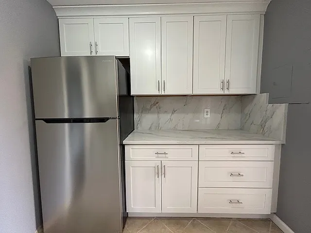 Ample cabinet room, wide and deep drawers