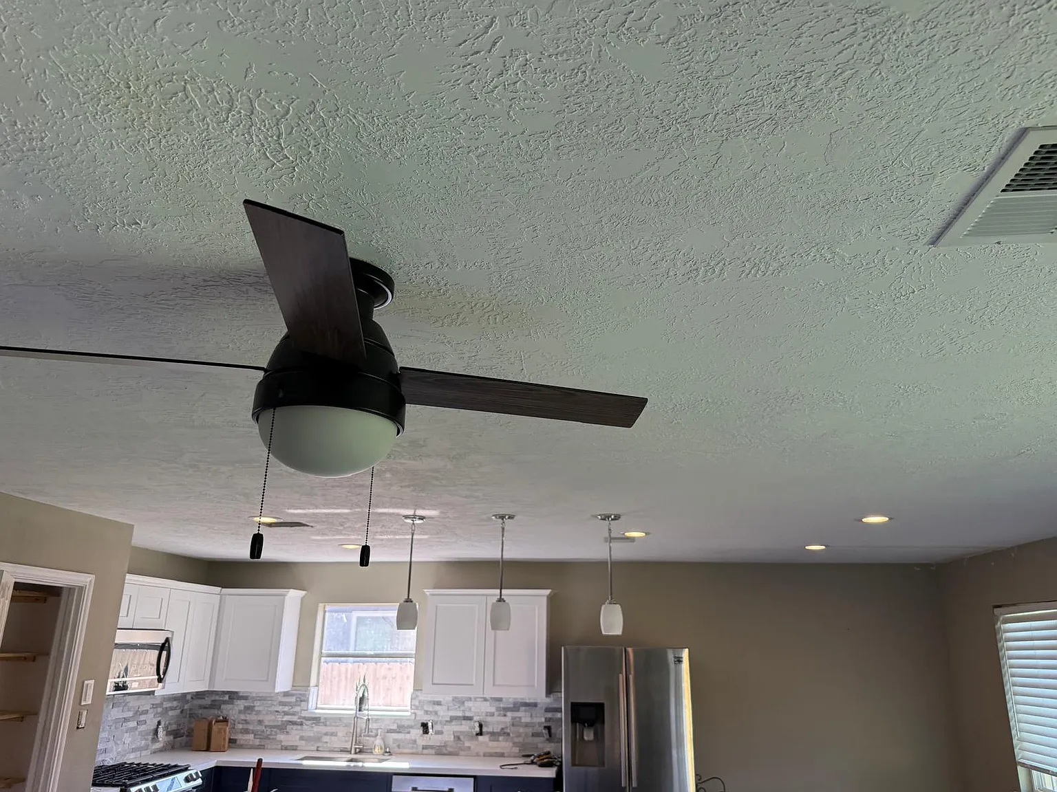 4 bed, 2200 sqft, $2,400 — Photo 4