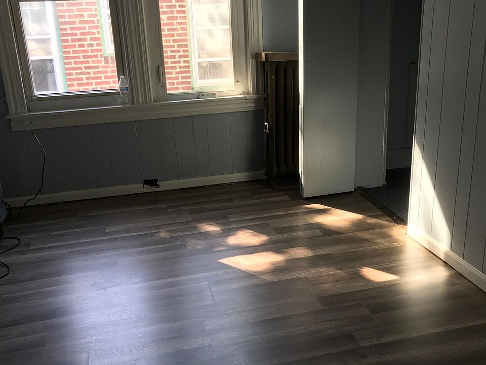 2nd image of 211 N 6th St APT 2