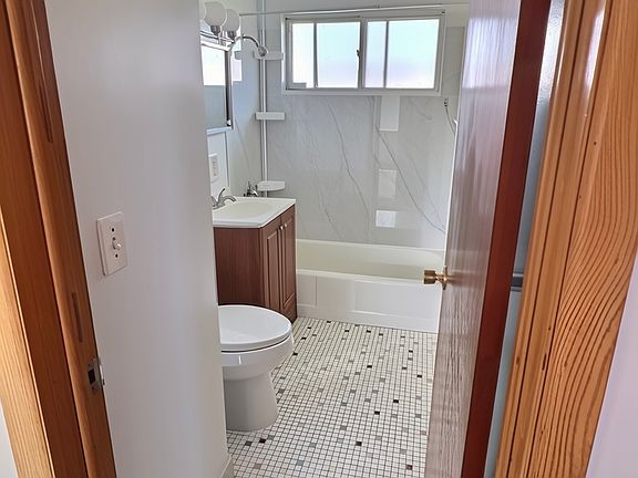 2nd image of 2424 W Howard Ave APT 1