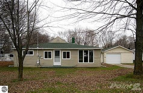 Garage comes with door opener