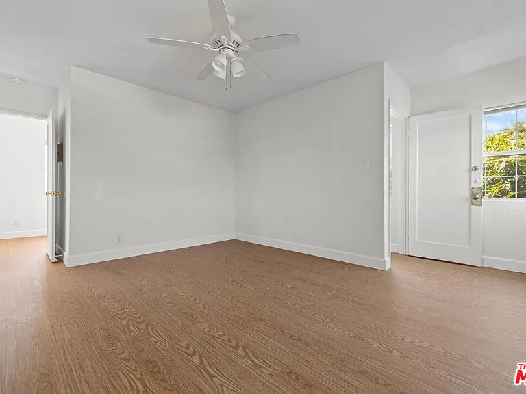2528 1/2 Military Ave — Photo 11