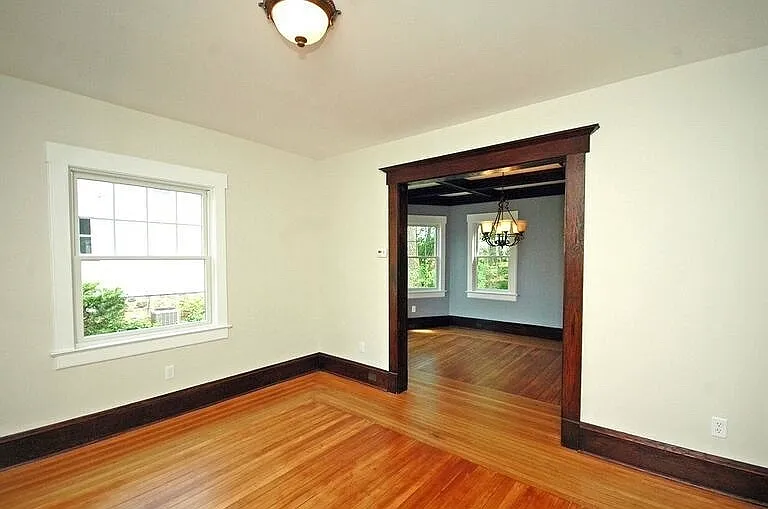 31 Oliver St — Photo 3