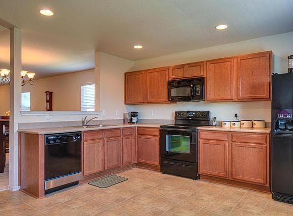 5th image of 820 Cathy Dr