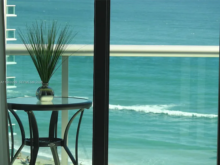 3901 S Ocean Dr #Penthouse 16Z — Photo 2