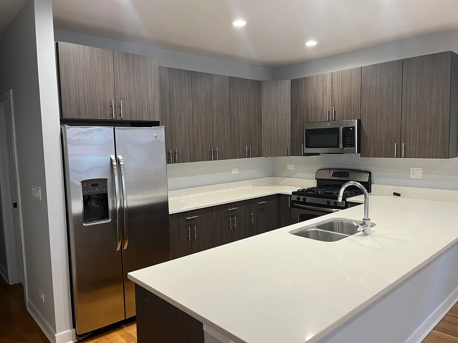 2 bed, 1400 sqft, $3,870 — Photo 3