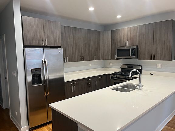 3rd image of 693 N Peoria St APT 3N