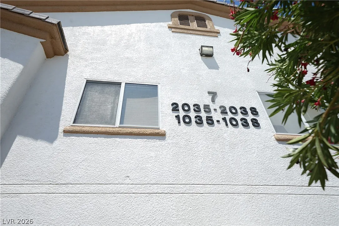 2 bed, 2.0 bath, 958 sqft, $1,340 — Photo 2