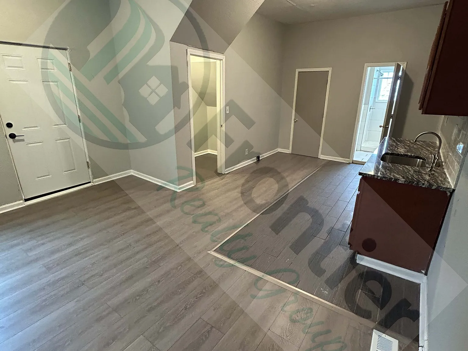 Studio, 300 sqft, $775 — Photo 2