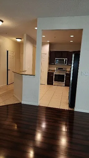 3 bed, 1443 sqft, $3,200 — Photo 4