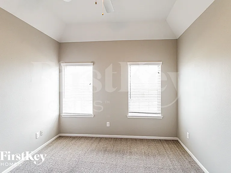 3209 Youngs Meadow Ln — Photo 7