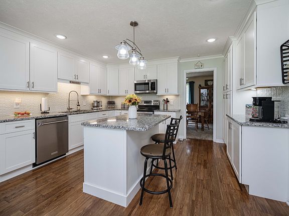 2nd image of 616 Maple Ln