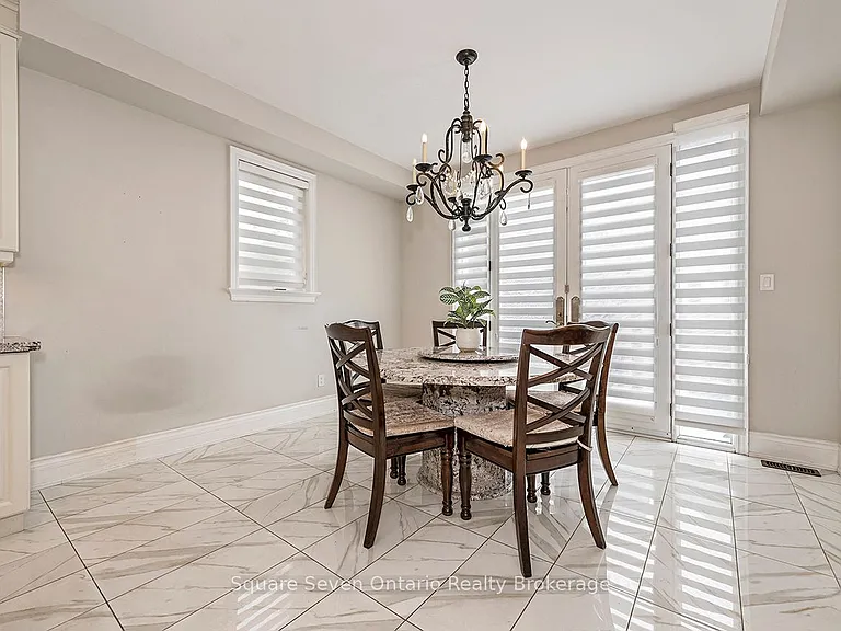 2147 Vineland Cres — Photo 15