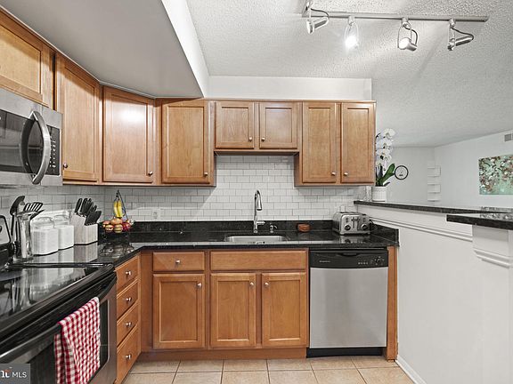 5th image of 1001 N Vermont St APT 603
