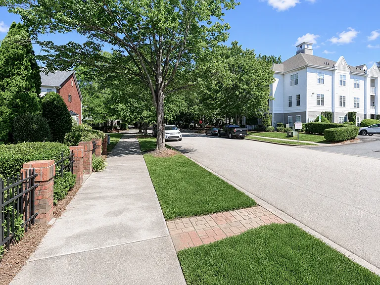 17819 Delmas Dr — Photo 32
