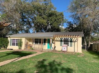 302 Willis St, Hallettsville, TX 77964