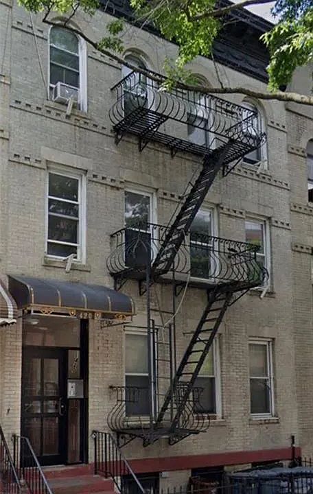 1st image of 420 44th St #4
