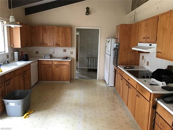 3rd image of 400 Nob Hill Dr