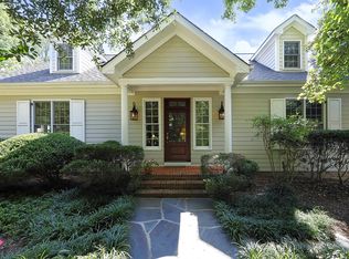 201 Helmsdale Dr, Chapel Hill, NC 27517