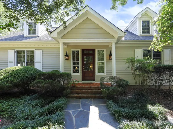 201 Helmsdale Dr, Chapel Hill, NC 27517