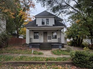 114 E Julia St, Clinton, IL 61727