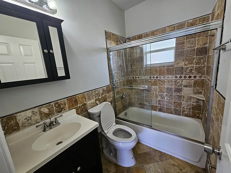 453 N Deerfield Ave — Photo 3