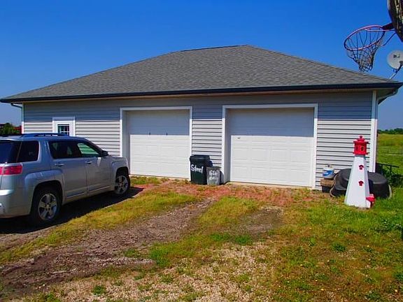 dethatched Garage has 6 inch concrete walls.