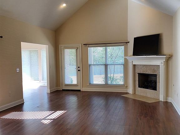 2nd image of 720 Sweetwater Dr