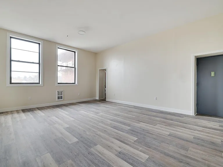 51 S Poplar St #204 — Photo 12