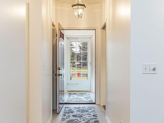 4th image of 6768 English Oak Dr