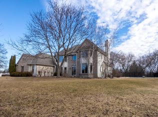 W290N3820 Fox Field Ct, Pewaukee, WI 53072